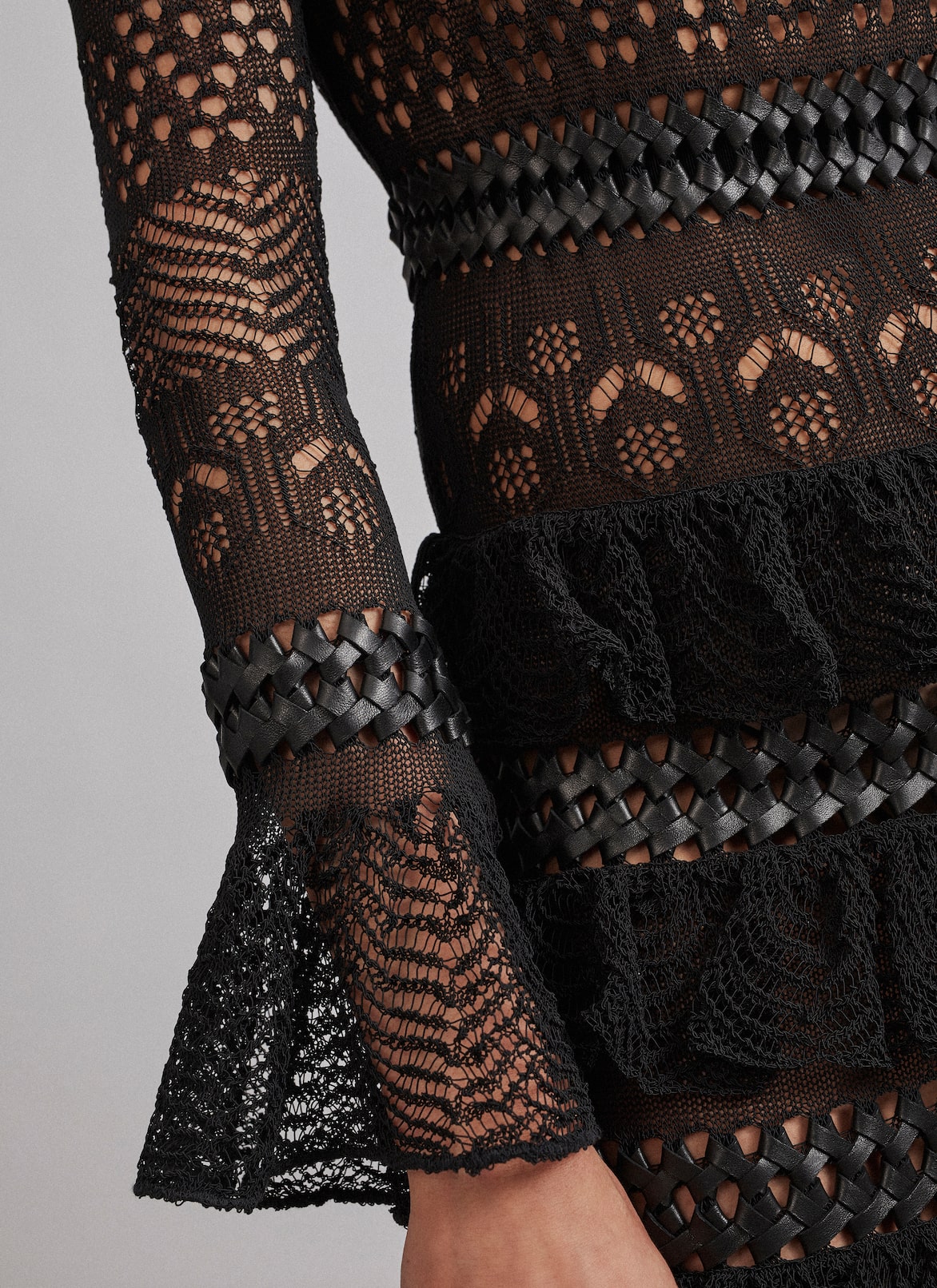 Long-sleeved dress in lace and leather ALAÏA  LONG-SLEEVED DRESS IN LACE AND LEATHER
